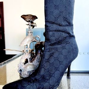 GUCCI mono pointy toe ankle boots.